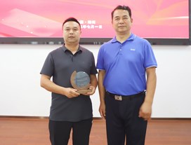 以创新致未来 | 辣椒视频地板荣获“中国地板行业研发创新先进单位”称誉！